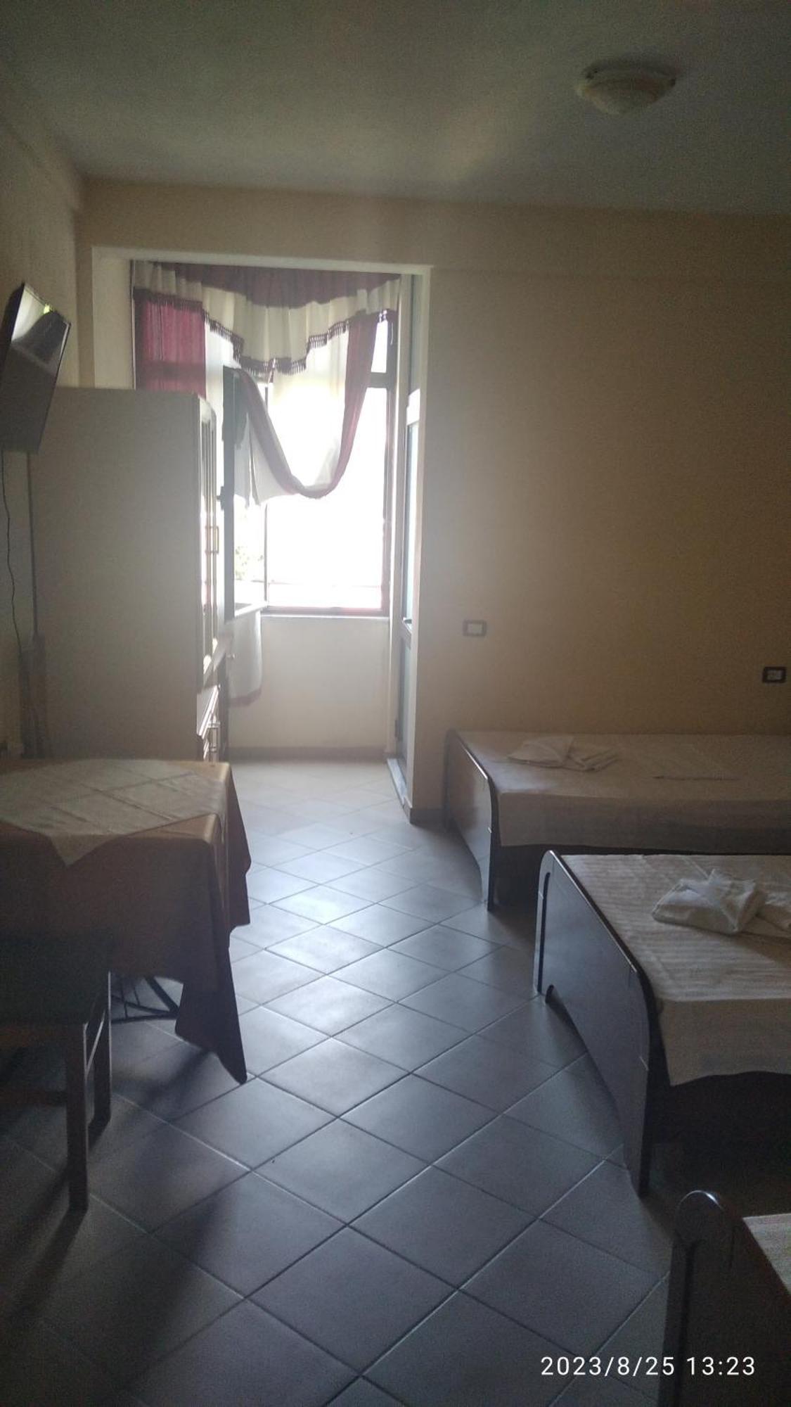 Hotel Saint Marena Pogradec Quarto foto